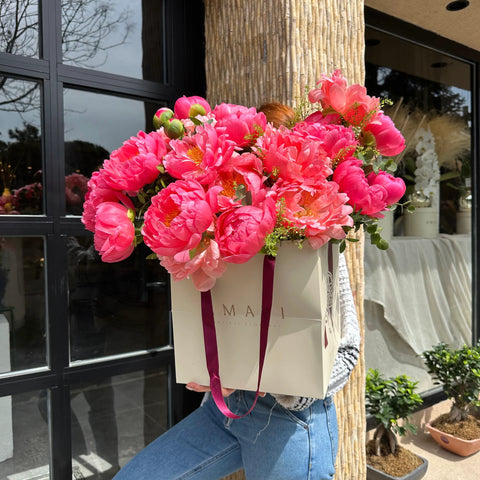 Blooming Dream Peonies Kutuda Şakayıklar