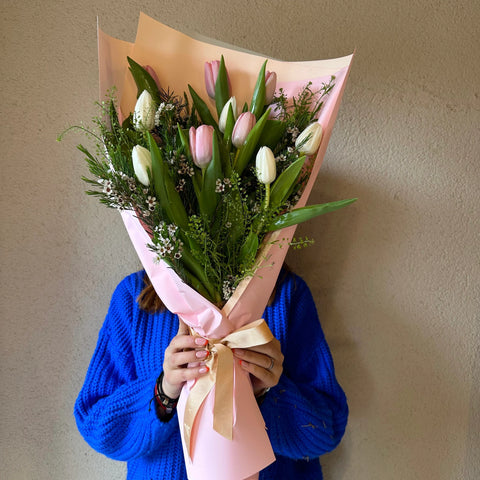 HELLO BEAUTY! Tulip Bouquet