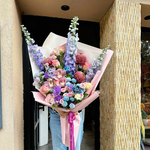 Ethereal Bloom Deluxe Buket