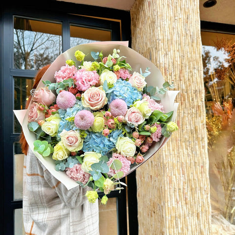 Amavi's Cotton Sky Premium Bouquet