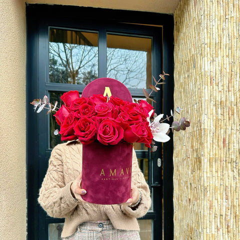 Bordeaux Bliss Bordo Kadife Kutuda Kırmızı Gül