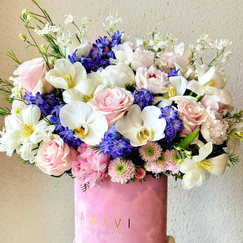 Floral Bliss: Peony & Hyacinth Pembe Kutuda Sümbül ve Şakayık