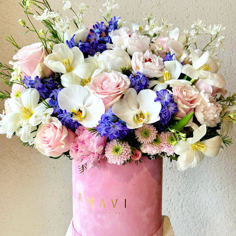 Floral Bliss: Peony & Hyacinth Pembe Kutuda Sümbül ve Şakayık