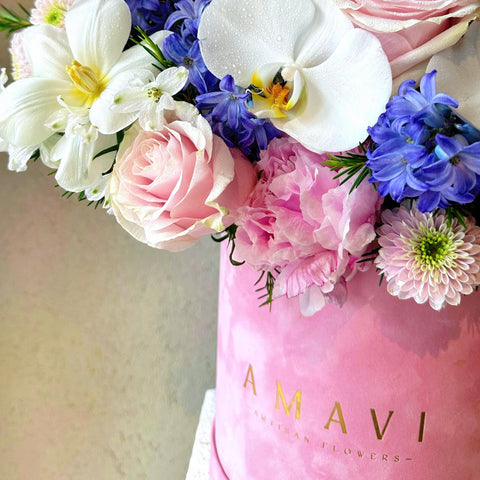 Floral Bliss: Peony & Hyacinth Pembe Kutuda Sümbül ve Şakayık
