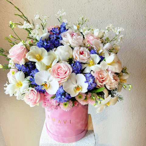 Floral Bliss: Peony & Hyacinth Pembe Kutuda Sümbül ve Şakayık