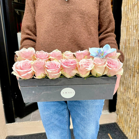Amour Bites Luxe Pleksi Kutuda Çiçekli Çikolata