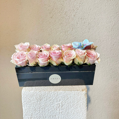 Amour Bites Luxe Pleksi Kutuda Çiçekli Çikolata