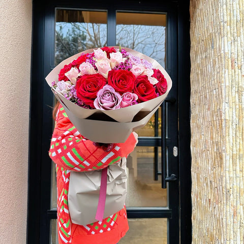 Valentine’s Bloom Kırmızı Pembe Gül Buketi