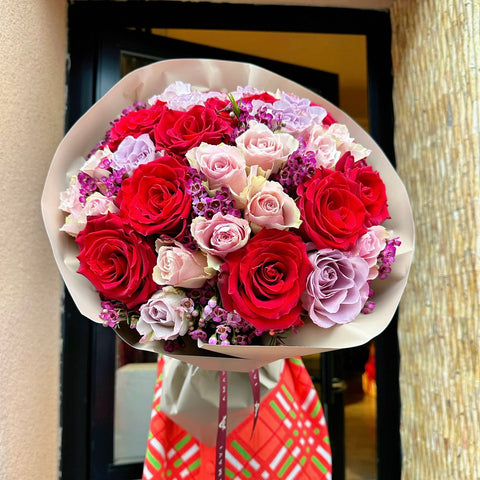 Valentine’s Bloom Kırmızı Pembe Gül Buketi