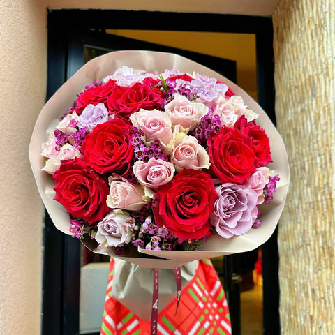 Valentine’s Bloom Kırmızı Pembe Gül Buketi