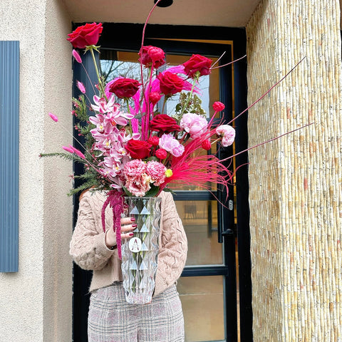 Vase of Romance Kristal Vazoda Kırmızı Güller