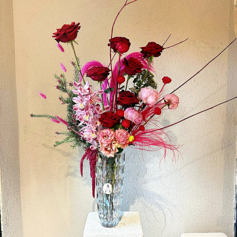 Vase of Romance Kristal Vazoda Kırmızı Güller