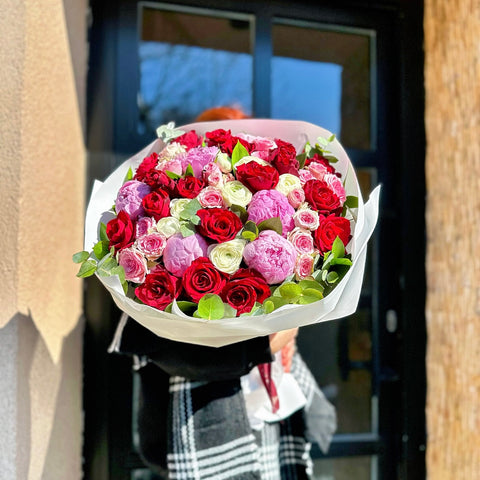 Be Mine Forever Maxi Şakayık Buketi