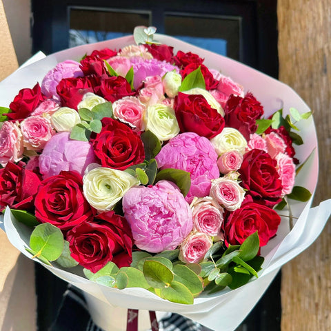 Be Mine Forever Maxi Şakayık Buketi