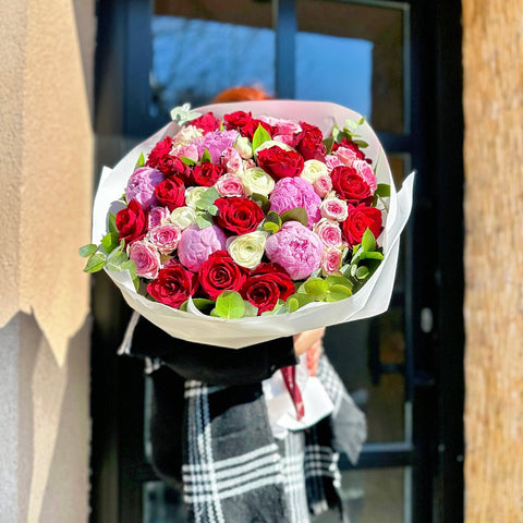 Be Mine Forever Maxi Şakayık Buketi
