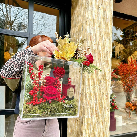 Pera Breeze Bloom Bag Red Roses in Candle Plexiglass Box