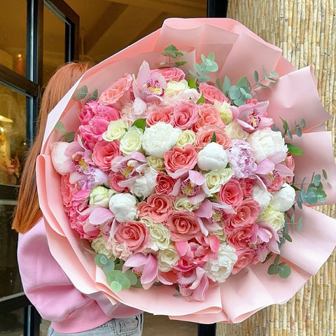 Glamorous Roses & Peonies Premium Dev Şakayık Gül Buketi