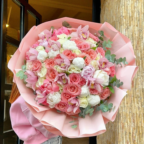 Glamorous Roses & Peonies Premium Dev Şakayık Gül Buketi