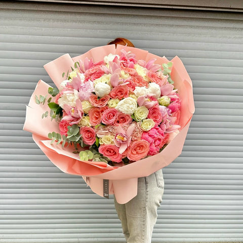 Glamorous Roses & Peonies Premium Dev Şakayık Gül Buketi