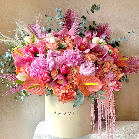 Rosé Luxe Blooms Premium Dev Kutuda Pembe Şakayık Aranjmanı