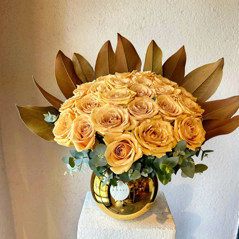 Amber Blush Gold Vazoda Güller