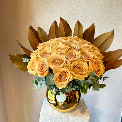 Amber Blush Gold Vazoda Güller