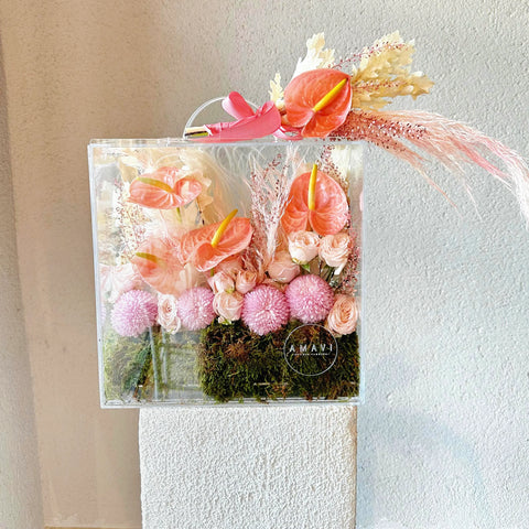 Sweet Serendipity Bloom Bag Pleksi Çantada Çiçek