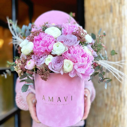 Sugar Blossom Kutuda Şakayıklı Aranjman