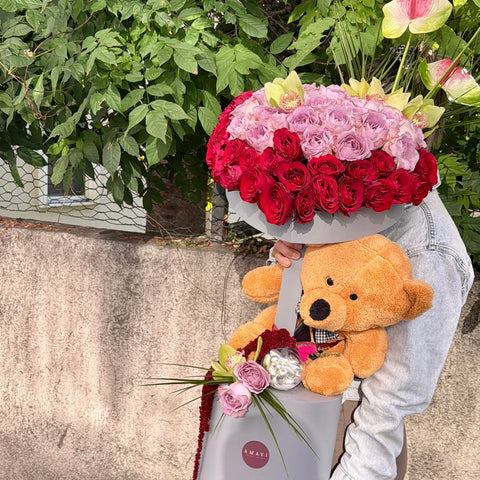 Love in Bloom Deluxe Ayıcıklı Çiçek Aranjmanı