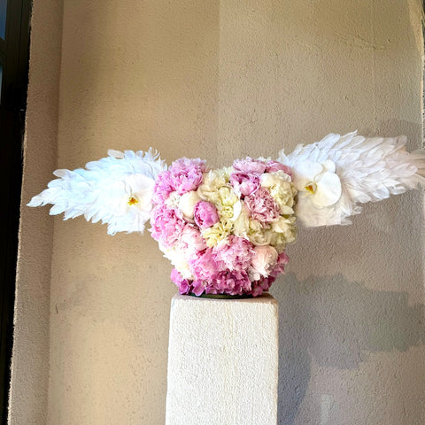 Wings of Love Şakayıklı Deluxe Aranjman
