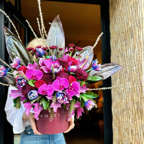 Floral Wonderland Bordo Kutuda Galaksi Laleler
