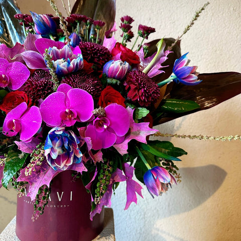Floral Wonderland Bordo Kutuda Galaksi Laleler