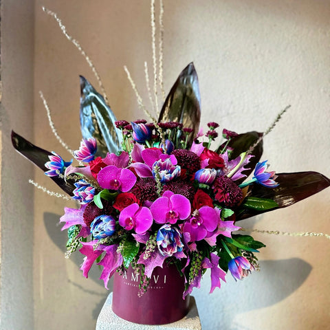 Floral Wonderland Bordo Kutuda Galaksi Laleler