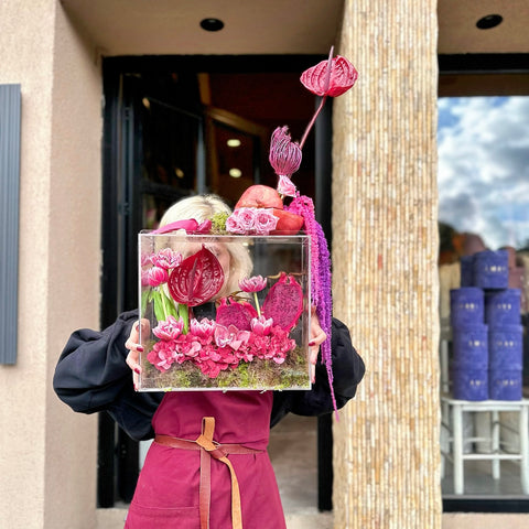 Tropik Büyü Bloom Bag Pleksi Kutuda Aranjman