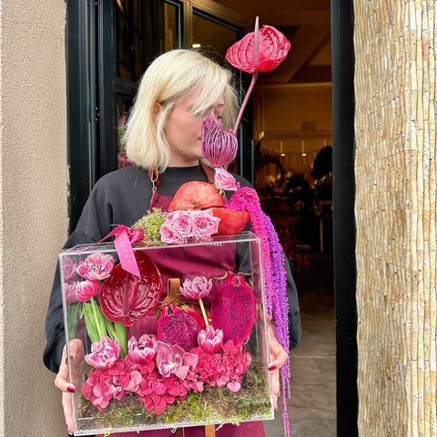 Tropik Büyü Bloom Bag Pleksi Kutuda Aranjman