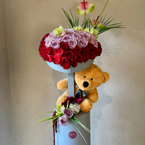 Love in Bloom Deluxe Ayıcıklı Çiçek Aranjmanı