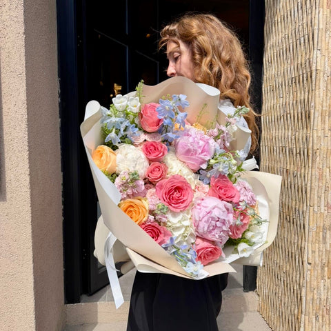 Soft Symphony Couture Şakayıklı Buket