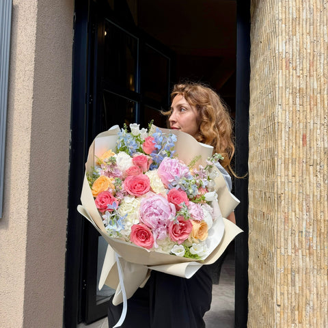 Soft Symphony Couture Şakayıklı Buket
