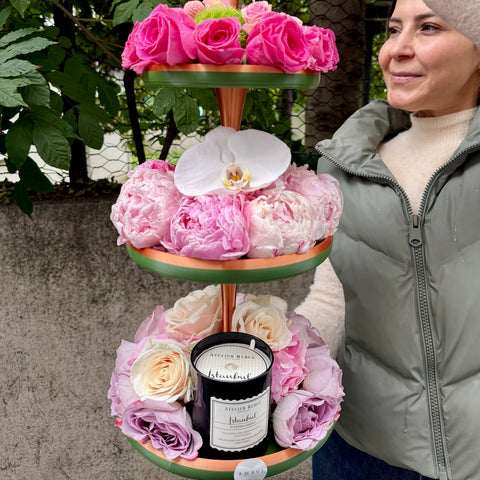 Maison d’Amour Deluxe Çiçek & Mum Aranjmanı