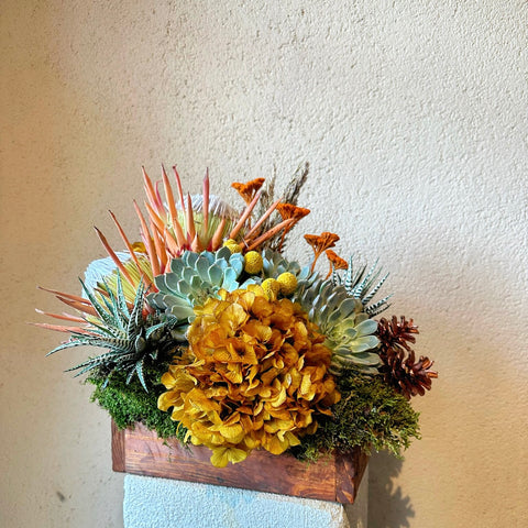 Amber Grove  Ahşap Kutuda Aranjman