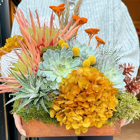 Amber Grove  Ahşap Kutuda Aranjman