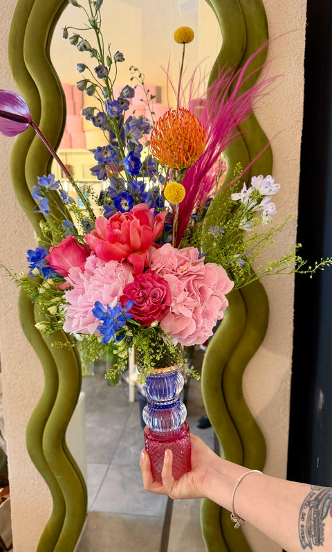 Modern Eclectic Bloom Vazoda Aranjman