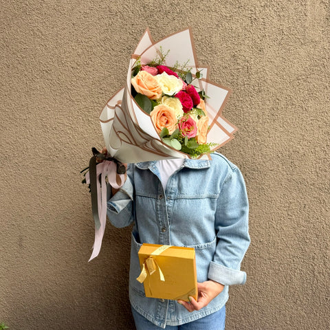 Günün Neşesi! Godiva Çikolatalı Çiçek Buketi