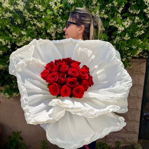 Ruby Bloom Kırmızı Ekvator Gül Buketi