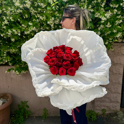 Ruby Bloom Kırmızı Ekvator Gül Buketi
