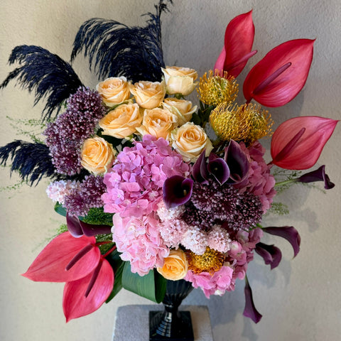 Tropical Blush Delux Vazo Aranjmanı
