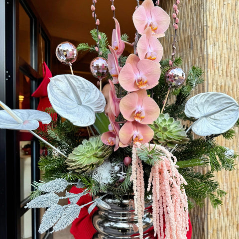 Frosted Blush Yılbaşı Özel Vazoda Tebrik  Aranjmanı