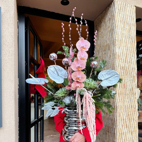 Frosted Blush Yılbaşı Özel Vazoda Tebrik  Aranjmanı