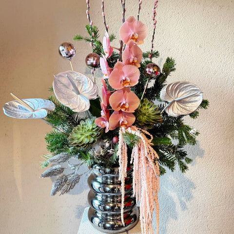 Frosted Blush Yılbaşı Özel Vazoda Tebrik  Aranjmanı