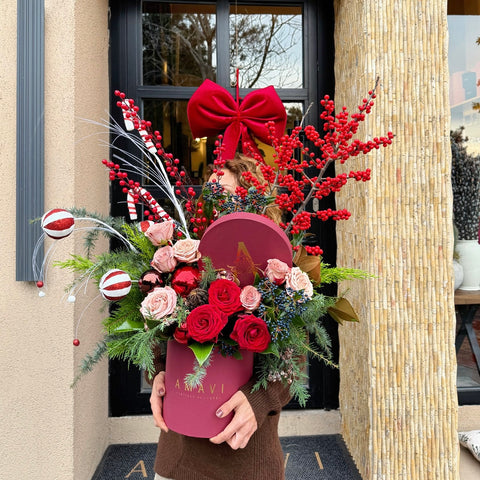 Scarlet Harmony Kutuda Kış Aranjmanı